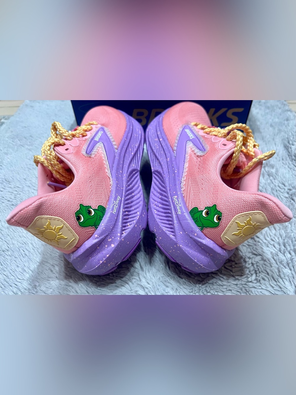 *NEW IN BOX* Brooks x runDisney Rapunzel Ghost 17 Running Sneaker Women’s 8.5 - Picture 12 of 16